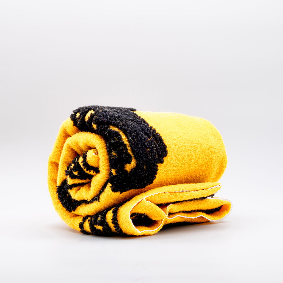 YELLOW SAFFRON AND BLACK LICORICE