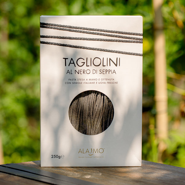 PÂTES AUX ŒUFS ALAJMO | TAGLIOLINI À L’ENCRE DE SEICHE